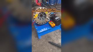 Dimostrazione di una macchina per crimpare tubi idraulici portatile da 12–24 V